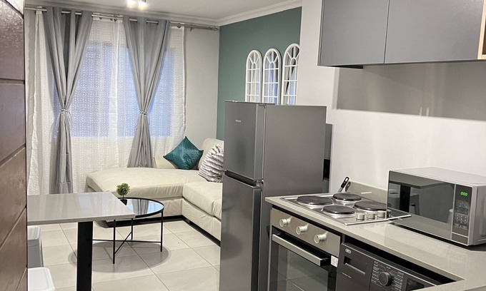 Greater Johannesburg Metropolitan Area Apartment | Nice & quite place , next to jabulani mall
