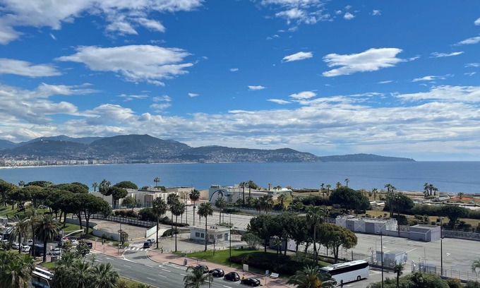 La Californie Apartment | Nice sea view apartment 400m from the beach.