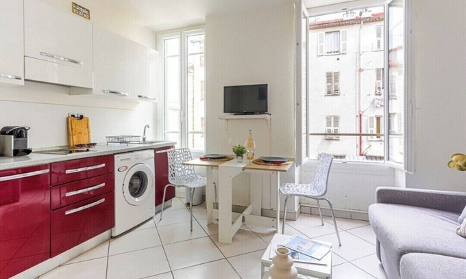 Jean-Medecin Apartment | Nice seasonal STUDIO near jean Médecin, 10 mn beaches, downtown, quiet