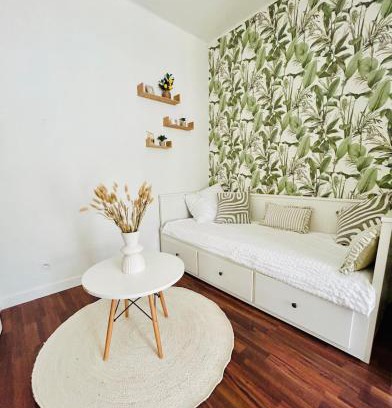 Levallois-Perret Apartment | Nice studio with a terrace