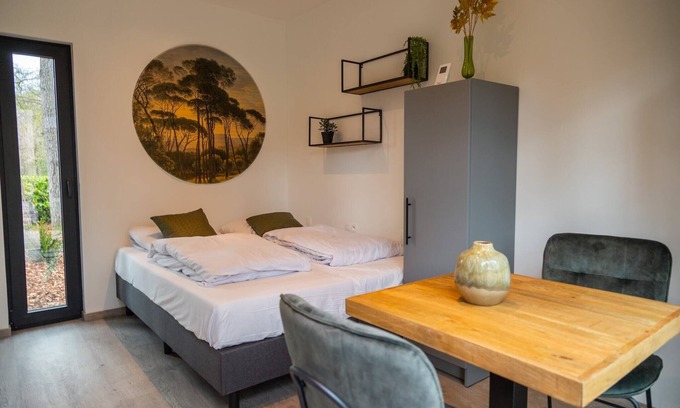 Zutendaal Ski Chalet | Nice studio with kitchenette 16 km from Maastricht