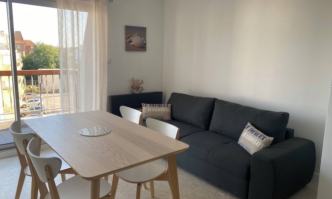 Berck-sur-Mer Apartment | Nice T2 with south facing balcony close to the beach and shops