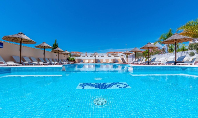 Les Bormettes Apartment | Nice T3 (2 bedrooms) 6 pers. 250m from the sea with HEATED POOL & TENNIS (2)