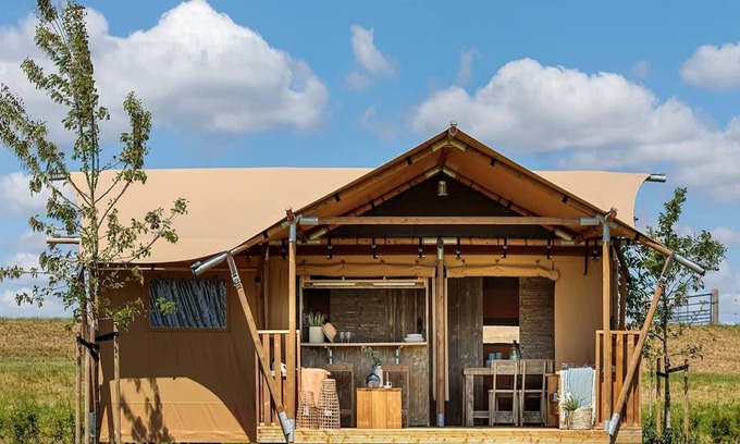 Mol House | Nice tent lodge near a lake