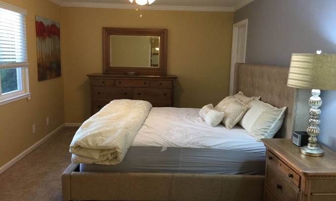 Pleasanton House | Nice Townhouse in charming Pleasanton