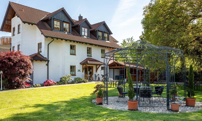 Neufrach Apartment | Nice Vacation Apartment 6 on "Trostelhof" with Balcony, Shared Garden & Wi-Fi