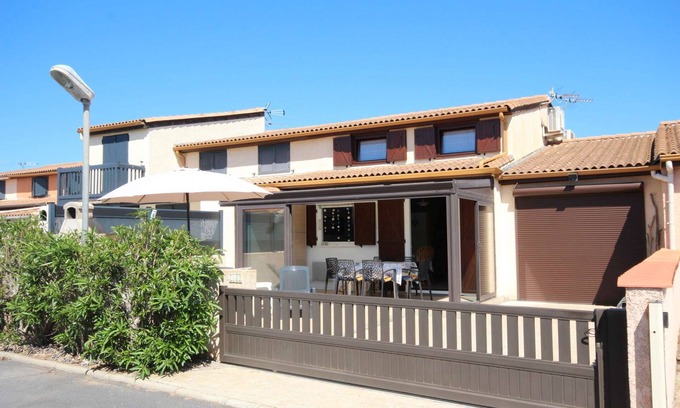 Portiragnes-Plage House | Nice villa located in LES TAMARIS with AIRCO, 2 bedrooms 4 to 6 people,Wifi, 500m from the beach.