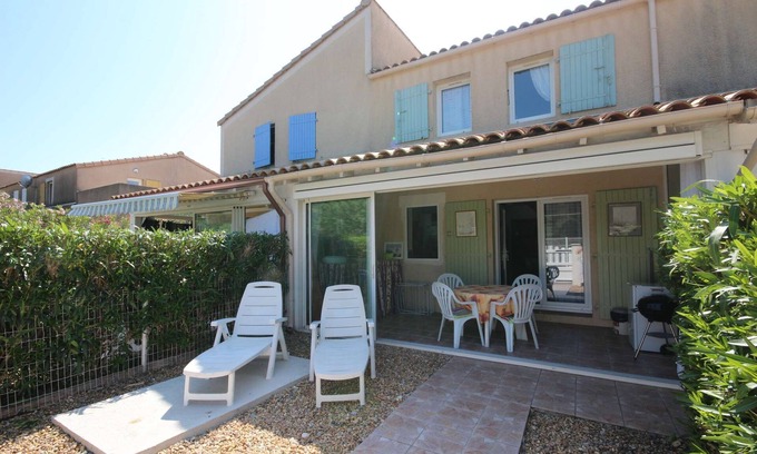 Portiragnes-Plage House | Nice villa with 2 Bedrooms for 4 people, wintergarden, view on natural reserve, at only 900 m.