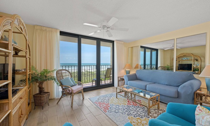 Windy Hill Condo | Nicely decorated Oceanfront Condo + Free Attraction Tickets!