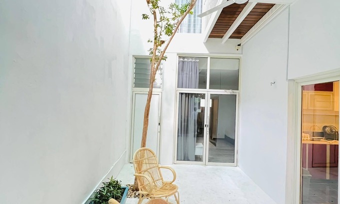 Downtown George Town House | Nicely designed, serene and close to popular eateries and places of interest.