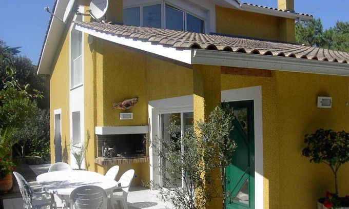 Hourtin-Plage House | nicely furnished and comfortable, close to the beach