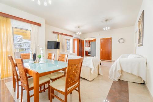 Petaloudes Apartment | Nick Rhodian House