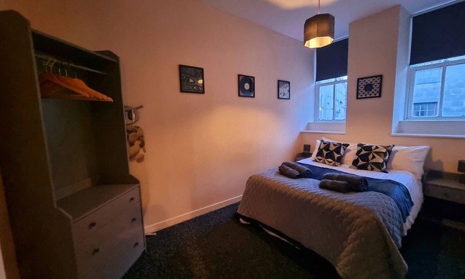 Stirling Apartment | Nicky-Tams Bar & Apartments
