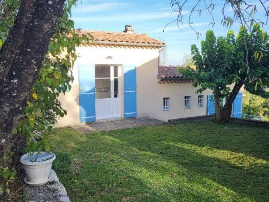 Veyras Apartment | Nid douillet - LES FARGETTES - superbe vue - charmante petite maison avec jardin - 2 pièces à Privas