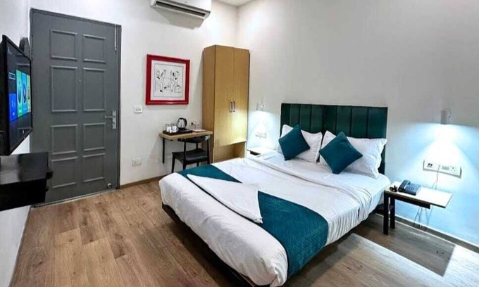 Pashim Vihar Hotel | NIDRA HOTEL