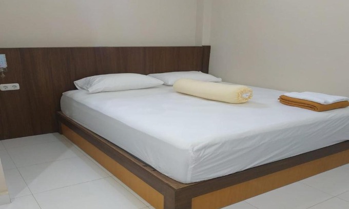 Palu Hotel | Nietsa Guest House Palu RedPartner