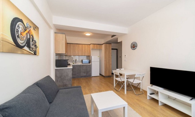 Kepez Apartment | Nifty Flat with Shared Pool in Kepez