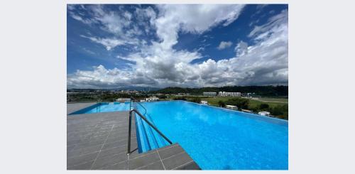 Tanjung Aru Apartment | Nilam 2 ARU SUITES 3BR Nilam Residence INFINITY POOL
