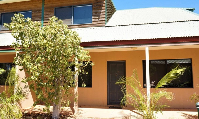 Exmouth House | Ningaloo Breeze Villa 3 - 3 Bedroom Fully Self-Contained Holiday Accommodation
