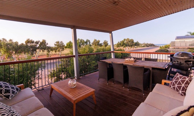 Exmouth House | Ningaloo - Just a stroll from Exmouth's town beach