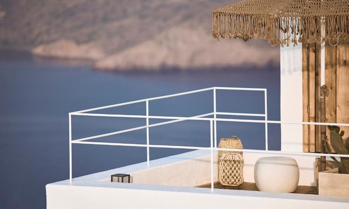 Plaka Hotel | Niove Suites Milos
