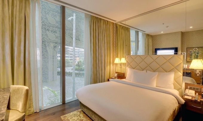 Vile Parle East Hotel | Niranta Airport Transit Hotel & Lounge Terminal 2 Arrivals