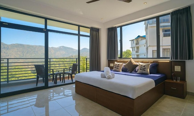 Kasauli Apartment | Nirvaan Cove ! Scenic 2bhk Apartment ! Mountain View ! Roof Top Restaurant ! Kasauli