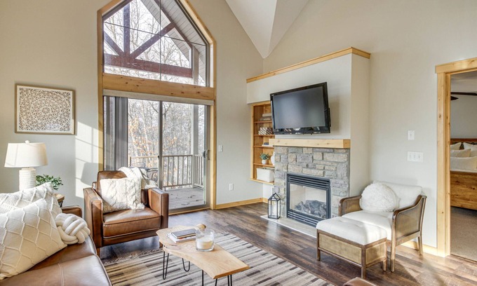 Lake Shore House | Nisswa Townhome w/Boat Slip + Gull Lake Access!