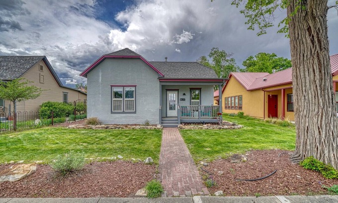 Salida House | Nita's Place- Live like a local! Close to town!