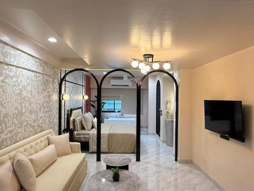 Meera Nagar Apartment | Nivara Luxury Jacuzzi Suite in Koregaon Park