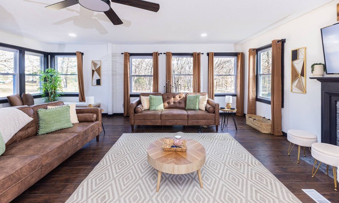 Kansas City House | šNKC Flagshipā¤ļøā§Retreatā§