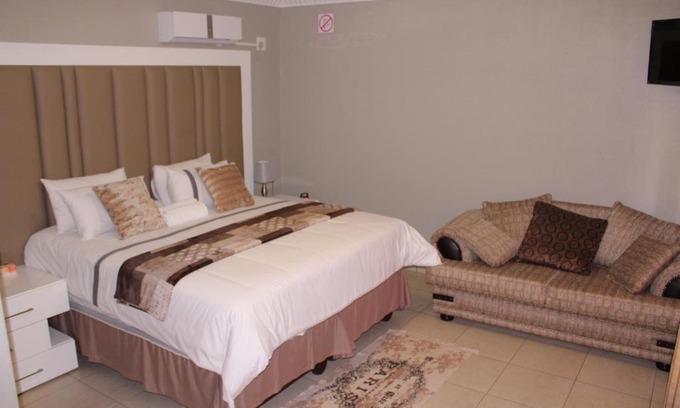 Thulamela House | Nkwetsimo Guesthouse