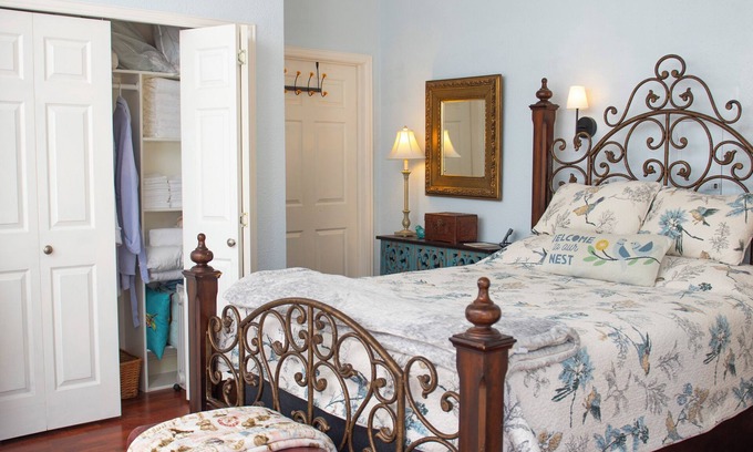 Elmo Apartment | nMary’s Nest –Cozy relaxing studio. Near Lake Ray Hubbard and 30 mins to Dallas.