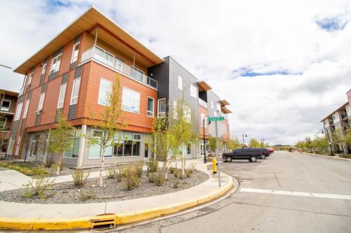 Whitehorse House | NN - Park View #2 - Downtown 2-bed 2-bath