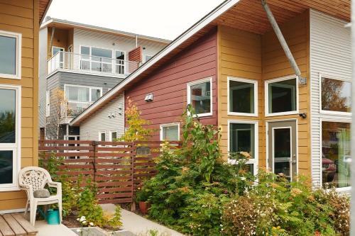 Whitehorse House | NN - The Kit - Downtown 1-bed 1-bath