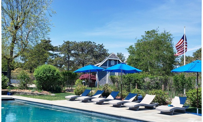 Surfside House | nNow Booking for 2024 Season nPrivate Estate with Pool house, Pool and Cottagen