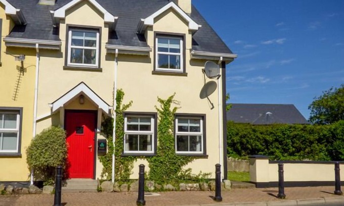 Tullaghan Cottage | NO 17 MOUNTAIN DALE, pet friendly in Bundoran, County Donegal