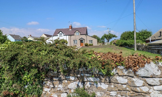 Bosherston Cottage | NO. 2 NEW COTTAGES, pet friendly in Bosherston, Pembrokeshire
