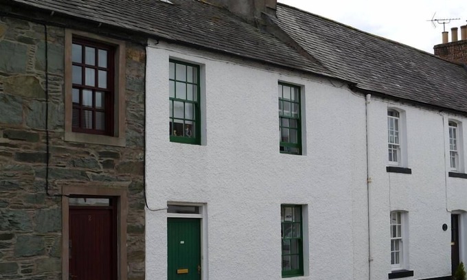 Gatehouse-of-Fleet Cottage | No 4 Fleet Street - a house that sleeps 3 guests in 2 bedrooms