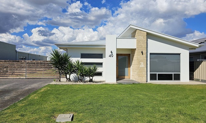 Waterhouse House | No 49 - Modern, spacious holiday home -Pets Welcome - Inside by negotiation