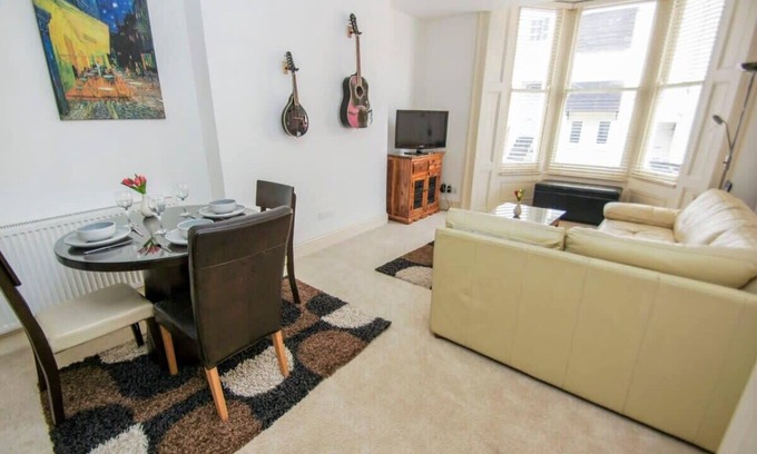 Brighton Apartment | No 5 |Close to Seafront| by Brighton Holiday Lets