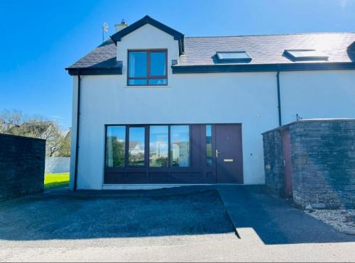 Lahinch House | No. 6 Corran Meabh