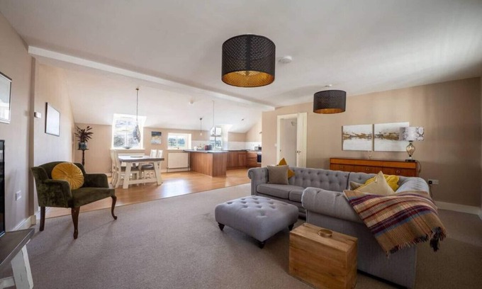 Narberth Apartment | No.64 Narberth · Stylish & Spacious Apartment in Heart of Narberth