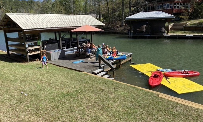 Dadeville House | "No Agenda Lake Martin" Beautifully remodeled 5 Bedroom Home on a No Wake Cove