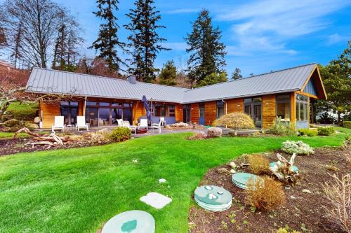 Anacortes House | No-Bank Waterfront Stunner – Driftwood Compound on Fidalgo Island