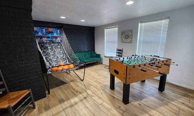 Oklahoma City House | NO Cleaning Fee - Spacious House close to lake and parks! Sleeps 10