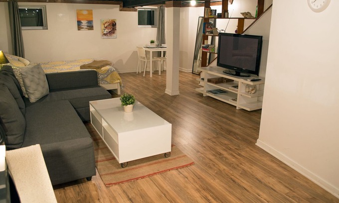 Petworth Apartment | ★"No Contact" Studio w/Own Entrance & Free Parking close metro bus downtown