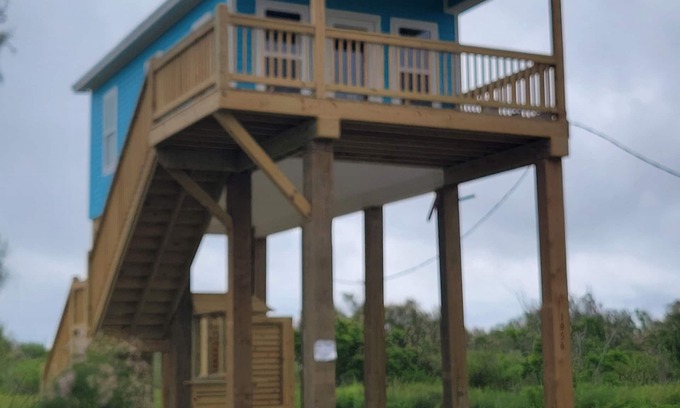 Gilchrist Cabin | No Egrets- Beach & Bay Views, Steps from Beach