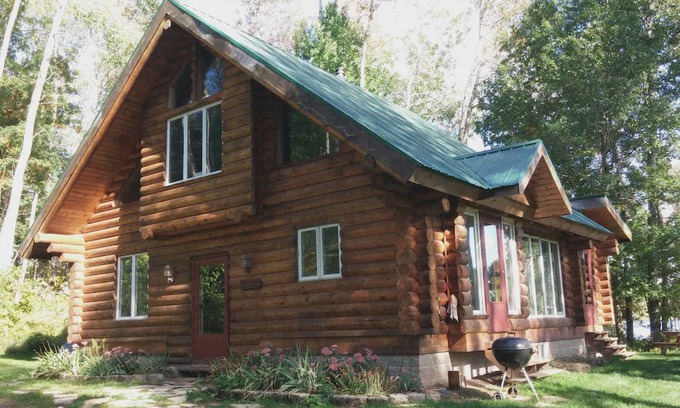 Clam Falls Cabin | No Phone!! Log Cabin