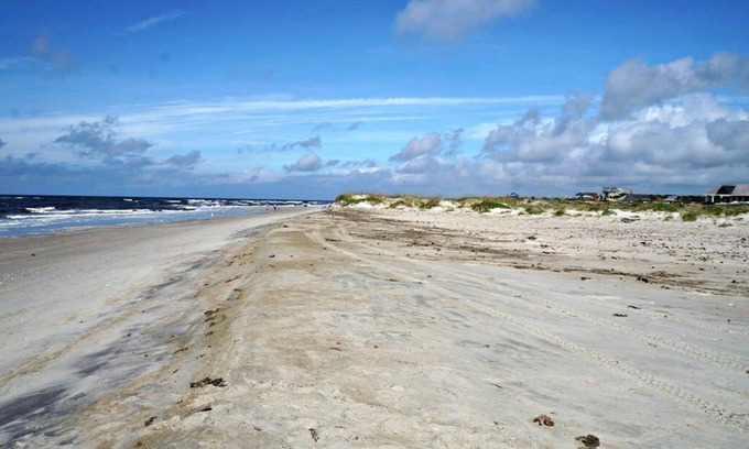 Bald Head Island House | No Probllama-a NEWLY-REMODELED, dog friendly 4BR/3.5BA on the golf course!